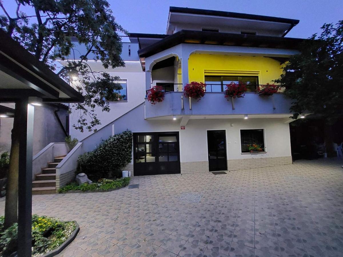 Apartma Mimi Dekani Esterno foto
