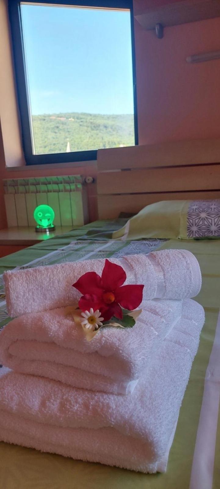 Apartma Mimi Dekani Esterno foto